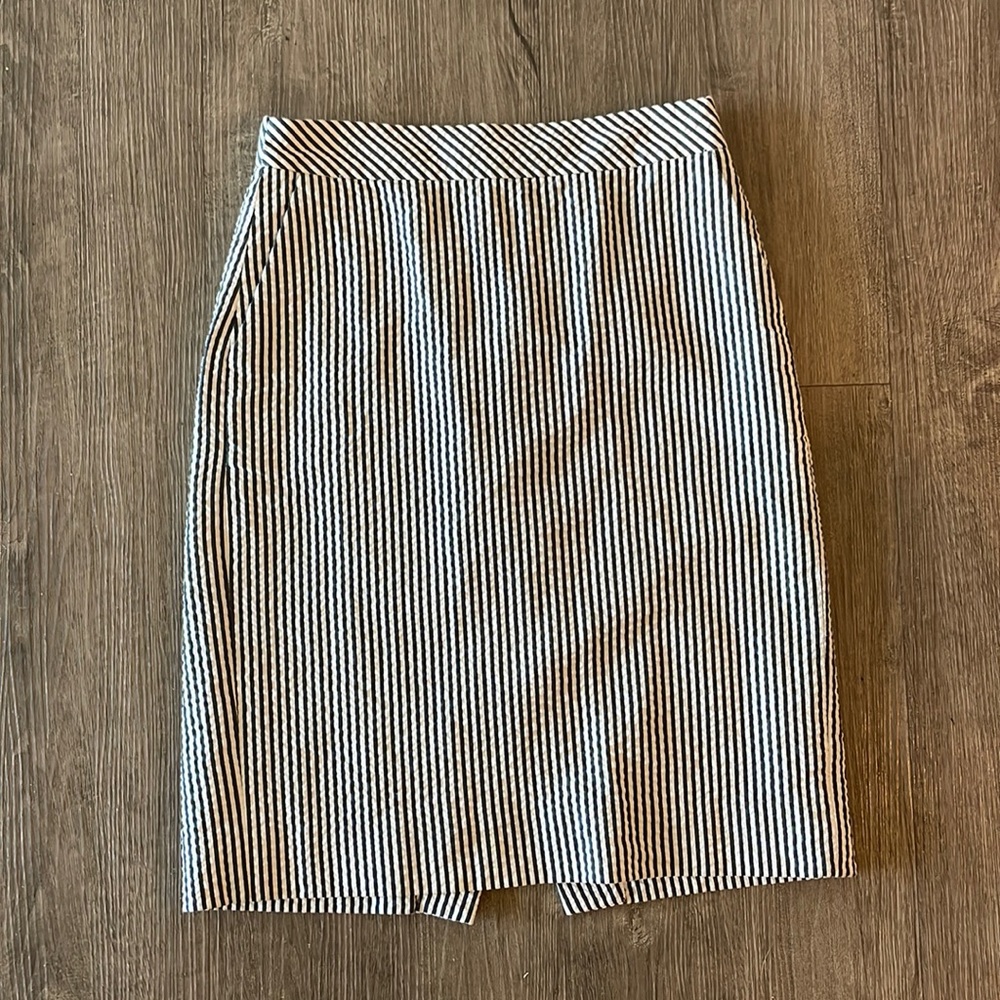 J. CREW SEERSUCKER PENCIL SKIRT